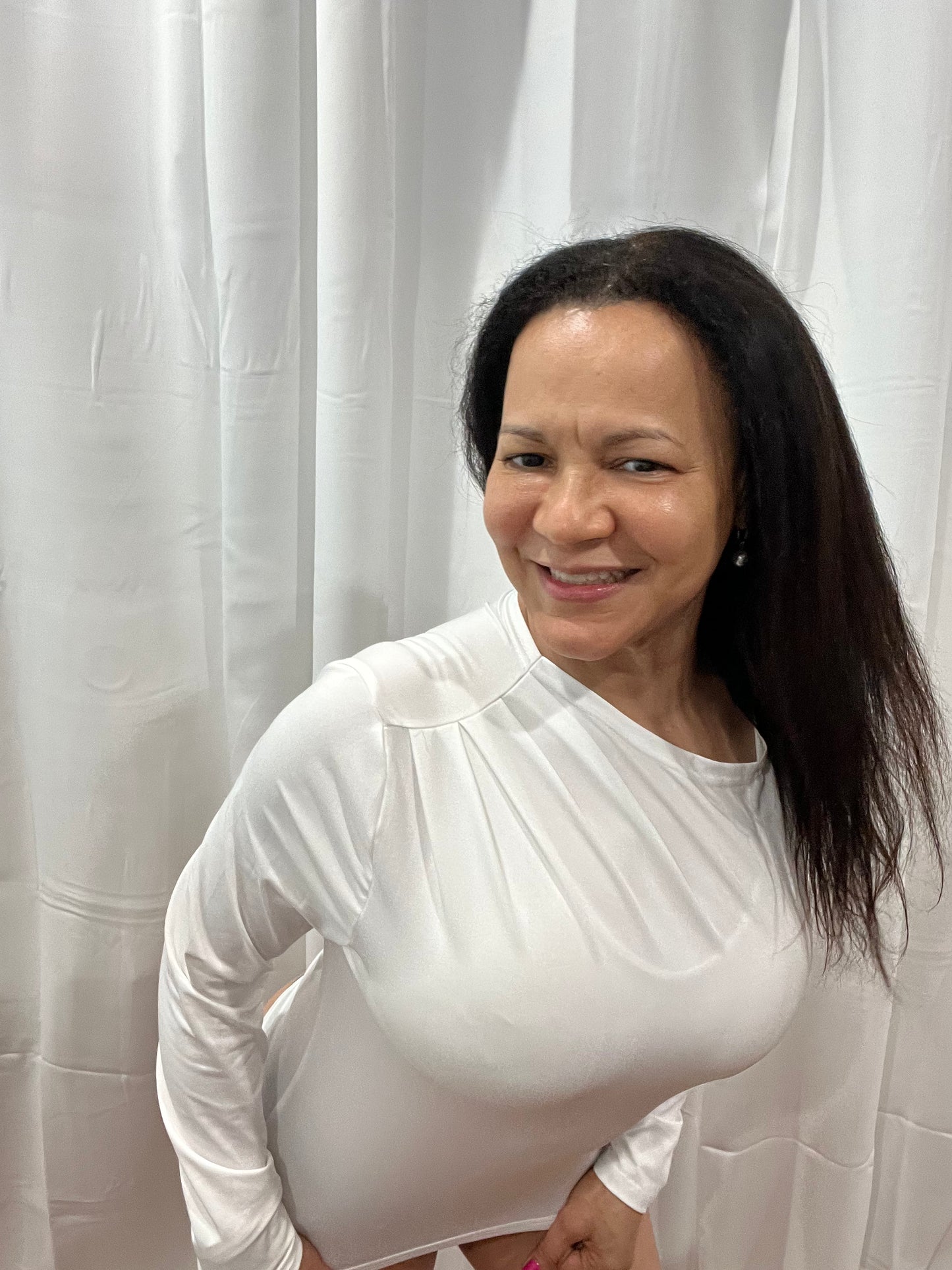 WOMEN TOP PULLOVERS WITH A BEAUTIFUL OPEN SHOULDER DESIGNED JUST FOR YOU! LONG SLEEVE WOMEN ! MUST HAS THIS SOPHISTICATED BLAUSE IN YOUR COLLECTION.