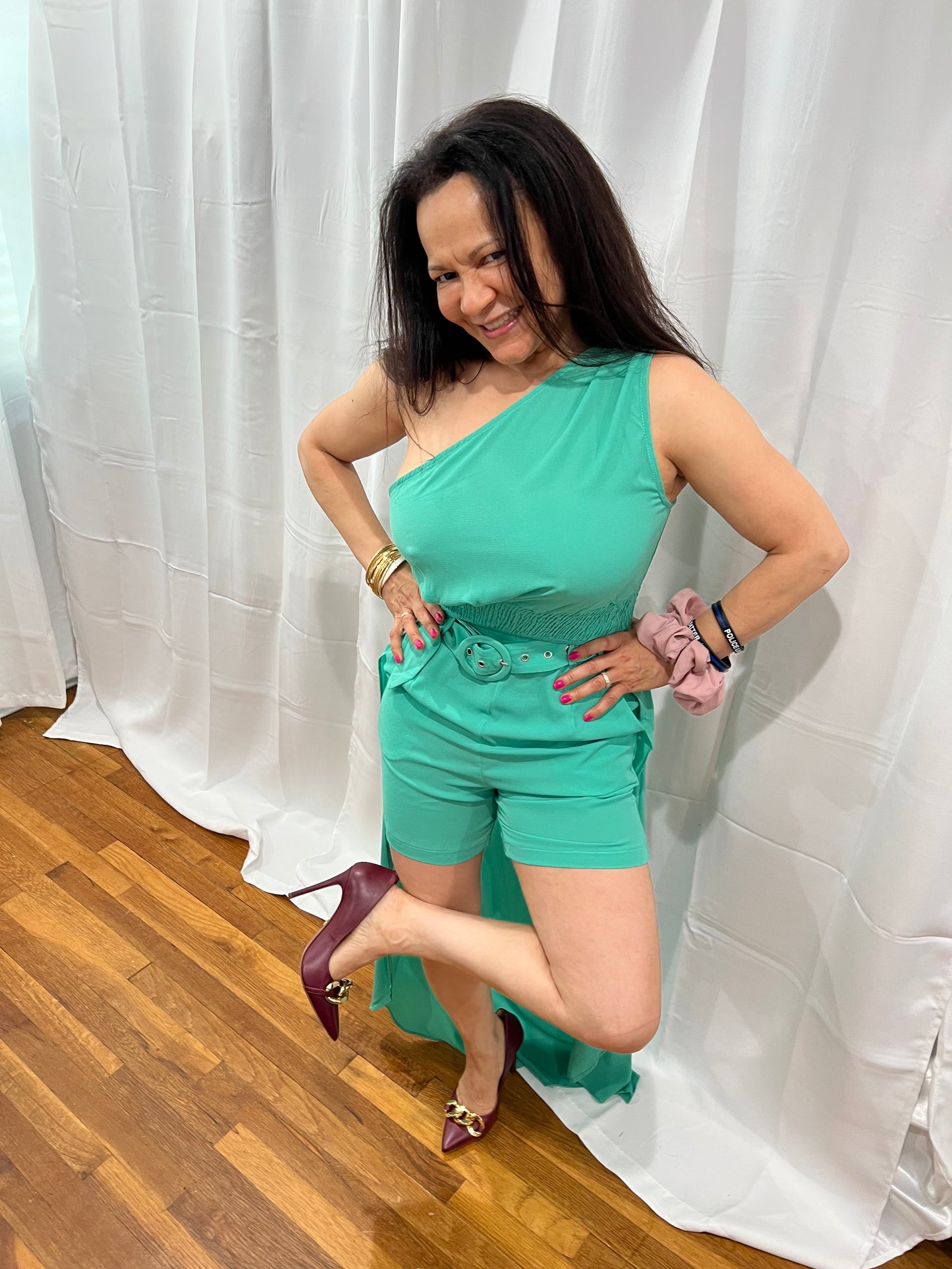 SHORTS PANTS SETS ONE SHOULDER BLAUSE NON-SLEEVE, TOP LONG ON THE BACK AND SHORT ON THE FRONT VERY LIGHT, BEAUTIFUL AND SOFT MATERIAL. ELEGANT GREAT FOR EVERY OCCATION, TRAVEL MUST.