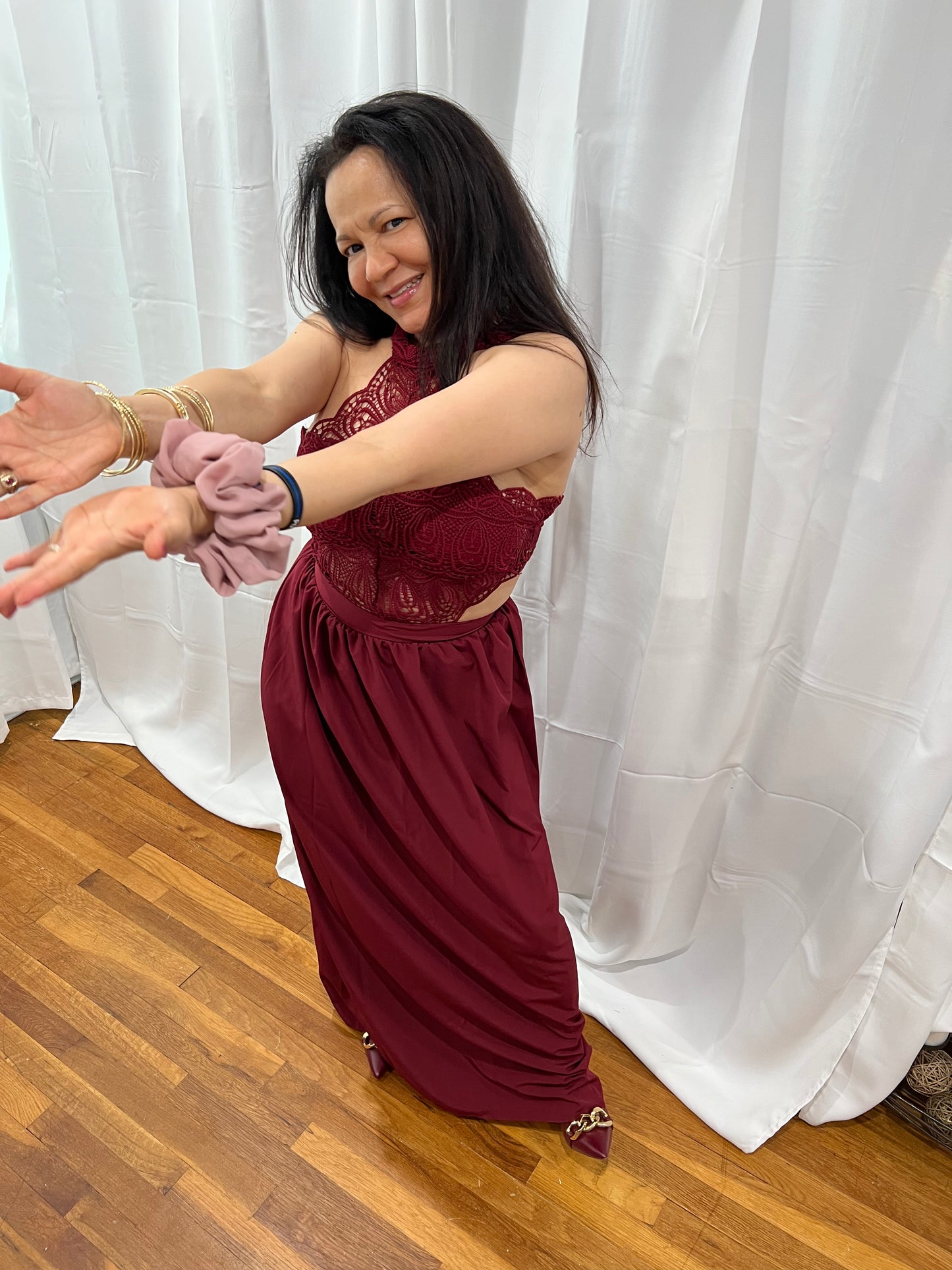 DRESS LONG DRESS (RED WINE), (WHITE) SPRING, SUMMER, VACATIONS, ELEGANT MAXI LONG DRESS, SLEEVELESS! BEAUTIFUL TOP LACE FEEL CONFORTABLE TO WARE IT ANYWHERE, ANY SEASONS, VACATIONS ETC. WHITE AND RED WINE .