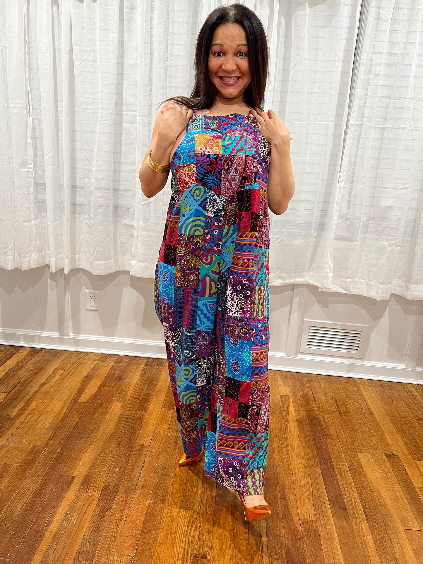 JUMPSUIT CASUAL BEAUTIFUL PRINT JUMPSUIT, FOR SPRING, SUMMER AND ANY SEASON LIGHT, GREAT FOR TRAVELING, AND ANY OCCASION, THIS JUMP HAS A VERY UNIT LOOK, JUST FOR YOU!