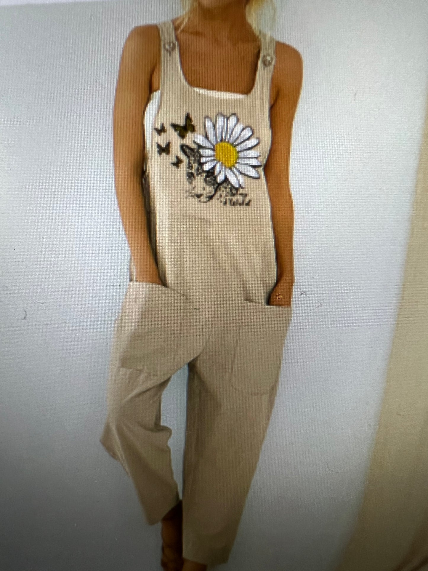LONG OVERALL WITH POCKETS ON THE FRONT. SPOTTED JUNGLE CAT WITH DAISY FLOWER AND ELEGANT LEAPARD BUTTERFLIES.SPRING SUMMER, AND ALL OCCASIONS WEAR LONG OVERALLS WITH FRONT POCKETS, FRONT TOP IS A BEAUTUFUL LEAPARD THEME