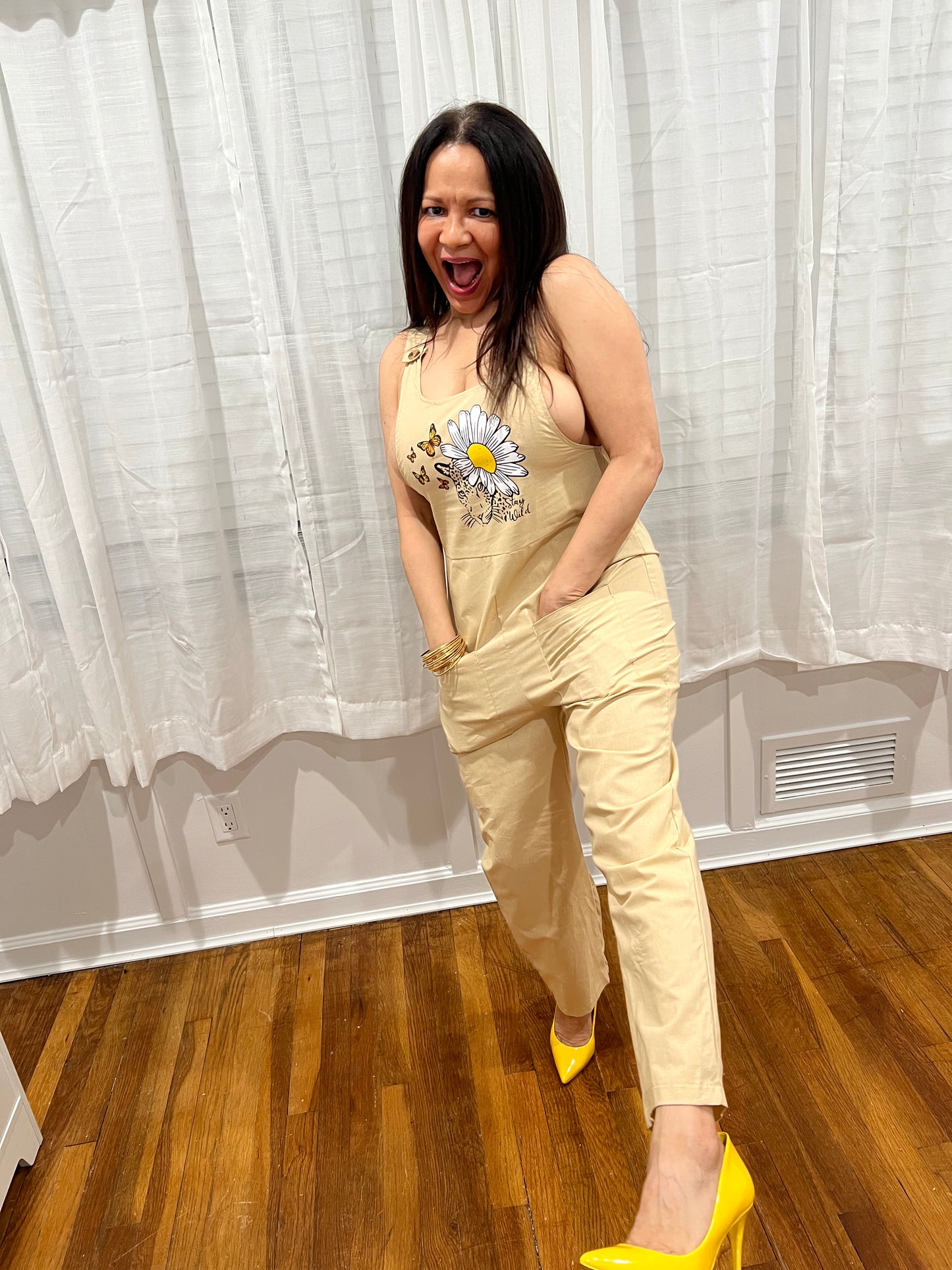 LONG OVERALL WITH POCKETS ON THE FRONT. SPOTTED JUNGLE CAT WITH DAISY FLOWER AND ELEGANT LEAPARD BUTTERFLIES.SPRING SUMMER, AND ALL OCCASIONS WEAR LONG OVERALLS WITH FRONT POCKETS, FRONT TOP IS A BEAUTUFUL LEAPARD THEME