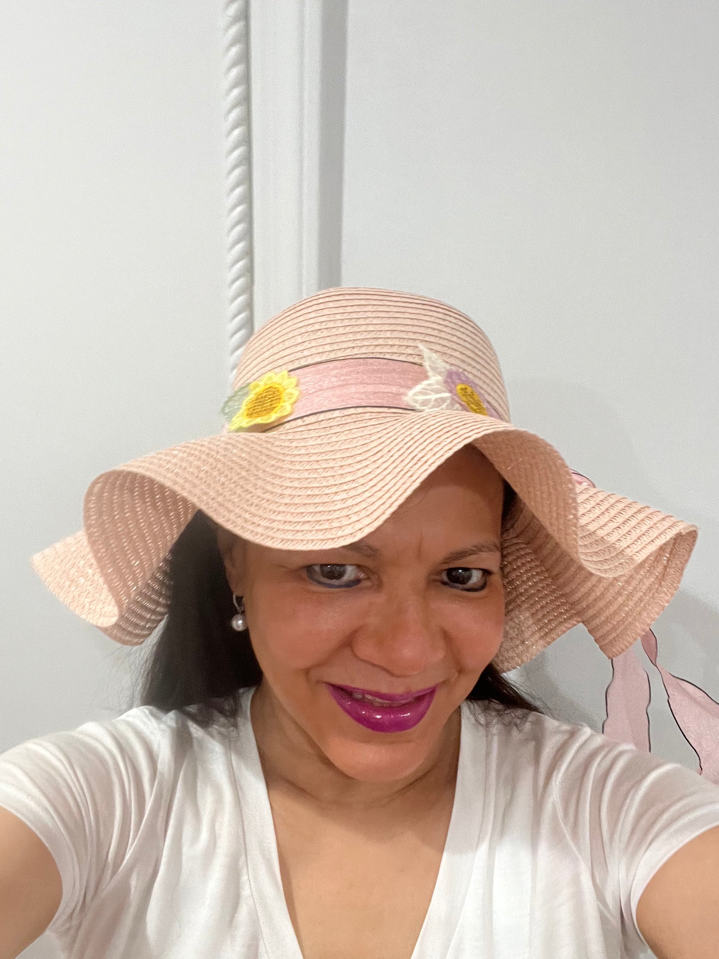 WOMEN SUMMER VACATIONS, FANCY HATS DIFFERENT COLORS AND VARIATIONS