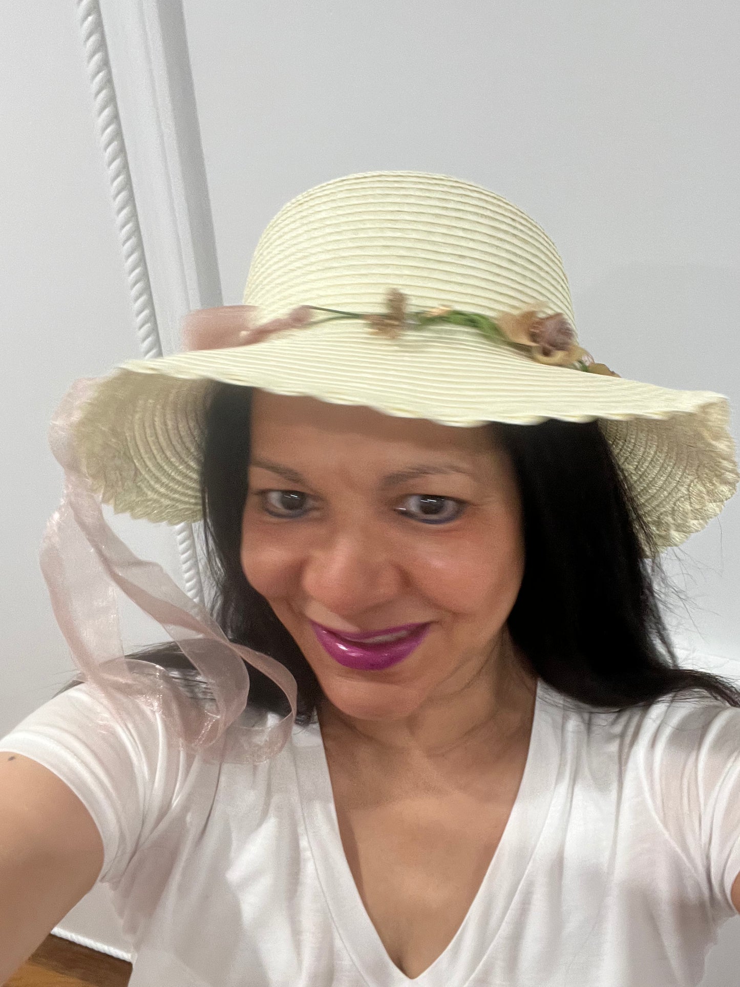 WOMEN SUMMER VACATIONS, FANCY HATS DIFFERENT COLORS AND VARIATIONS