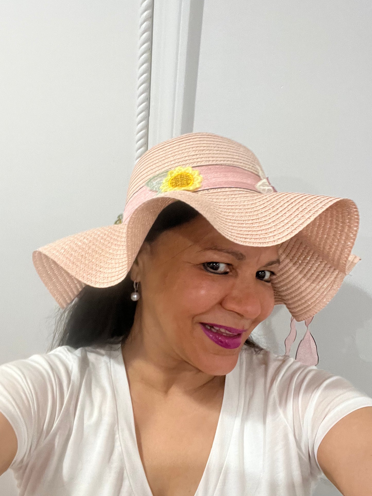 WOMEN SUMMER VACATIONS, FANCY HATS DIFFERENT COLORS AND VARIATIONS