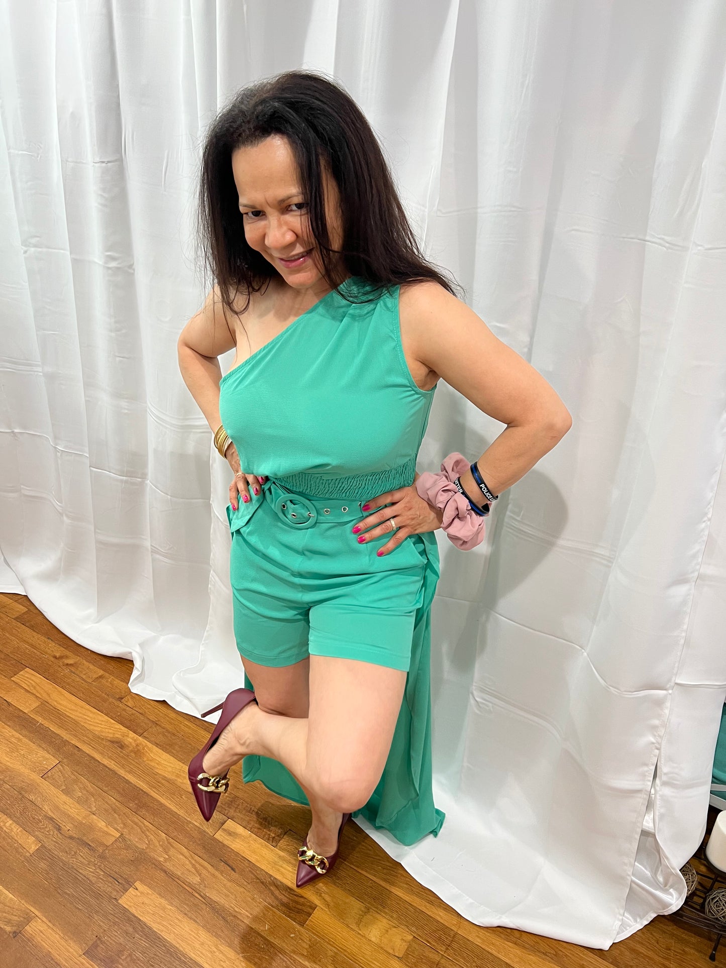 SHORTS PANTS SETS ONE SHOULDER BLAUSE NON-SLEEVE, TOP LONG ON THE BACK AND SHORT ON THE FRONT VERY LIGHT, BEAUTIFUL AND SOFT MATERIAL. ELEGANT GREAT FOR EVERY OCCATION, TRAVEL MUST.