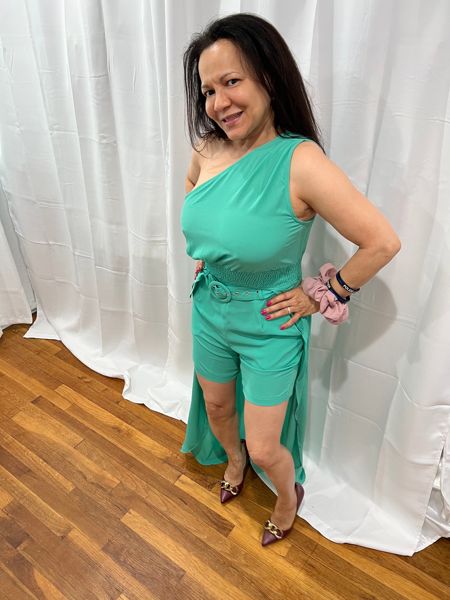 SHORTS PANTS SETS ONE SHOULDER BLAUSE NON-SLEEVE, TOP LONG ON THE BACK AND SHORT ON THE FRONT VERY LIGHT, BEAUTIFUL AND SOFT MATERIAL. ELEGANT GREAT FOR EVERY OCCATION, TRAVEL MUST.