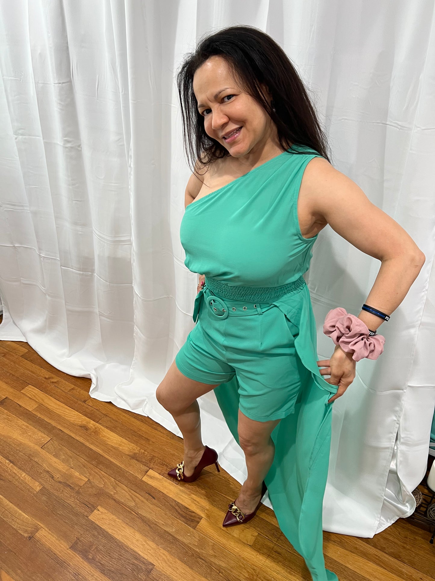 SHORTS PANTS SETS ONE SHOULDER BLAUSE NON-SLEEVE, TOP LONG ON THE BACK AND SHORT ON THE FRONT VERY LIGHT, BEAUTIFUL AND SOFT MATERIAL. ELEGANT GREAT FOR EVERY OCCATION, TRAVEL MUST.