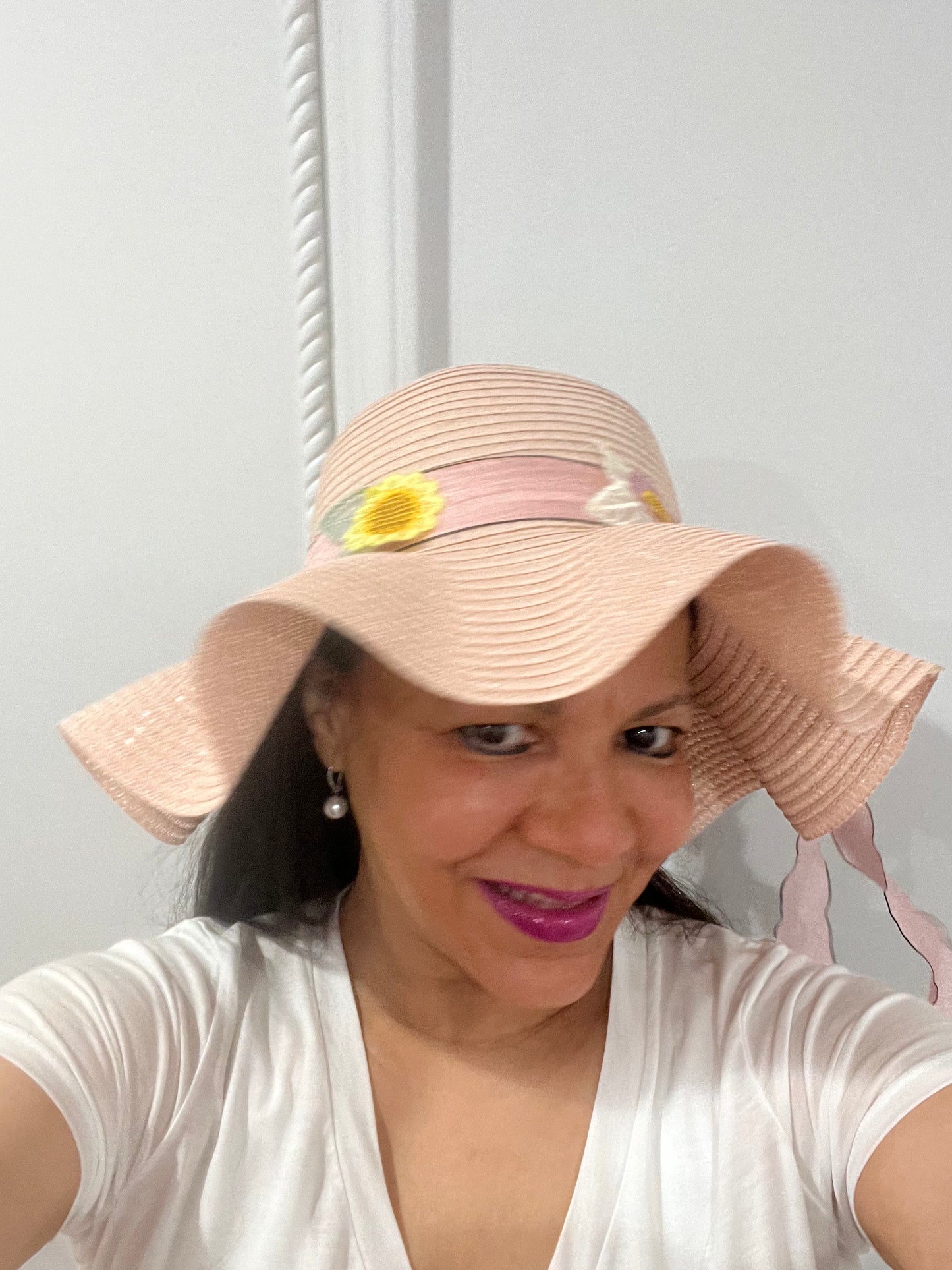 WOMEN SUMMER VACATIONS, FANCY HATS DIFFERENT COLORS AND VARIATIONS