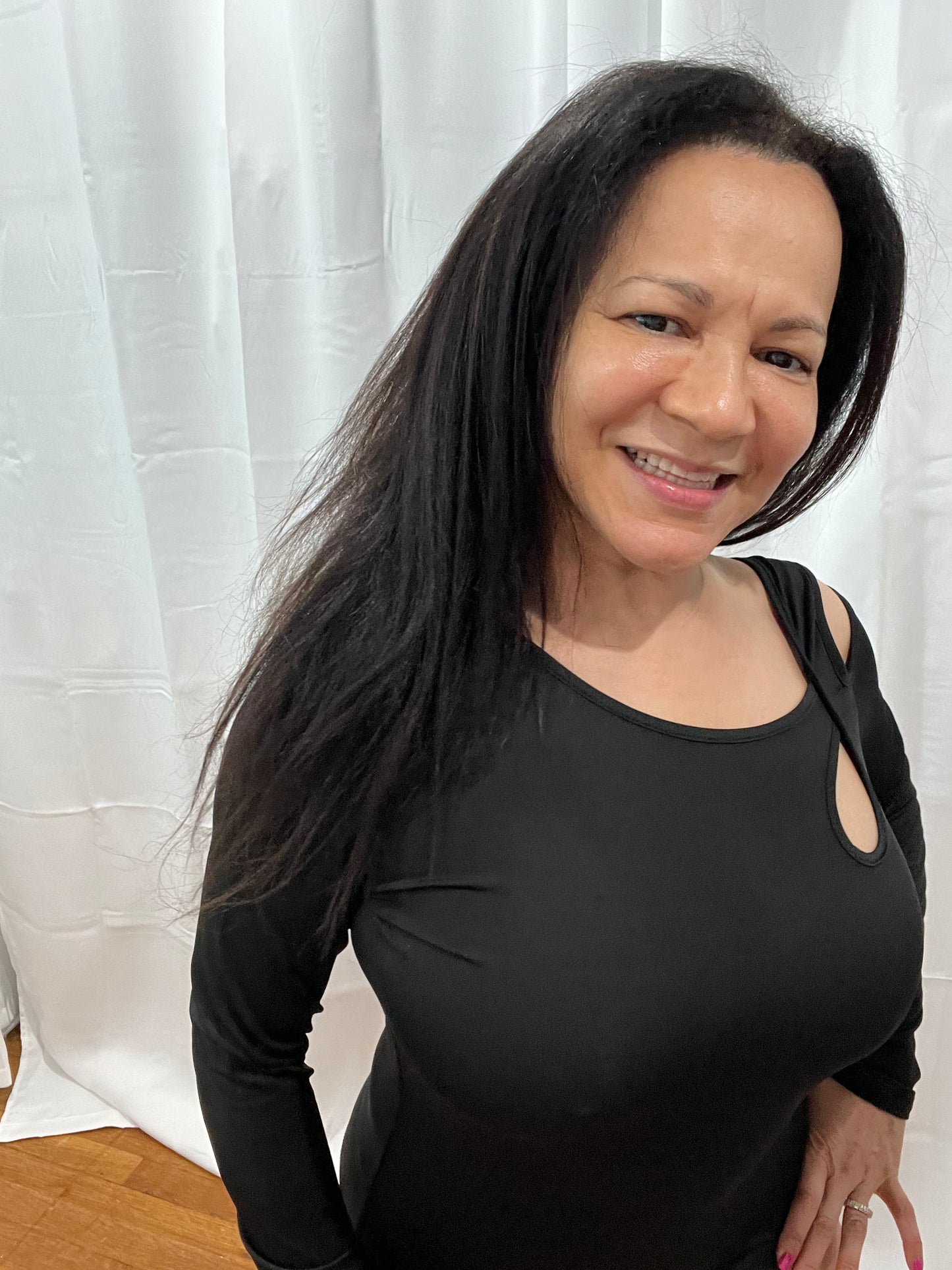 WOMEN TOP PULLOVERS WITH A BEAUTIFUL OPEN SHOULDER DESIGNED JUST FOR YOU! LONG SLEEVE WOMEN ! MUST HAS THIS SOPHISTICATED BLAUSE IN YOUR COLLECTION.