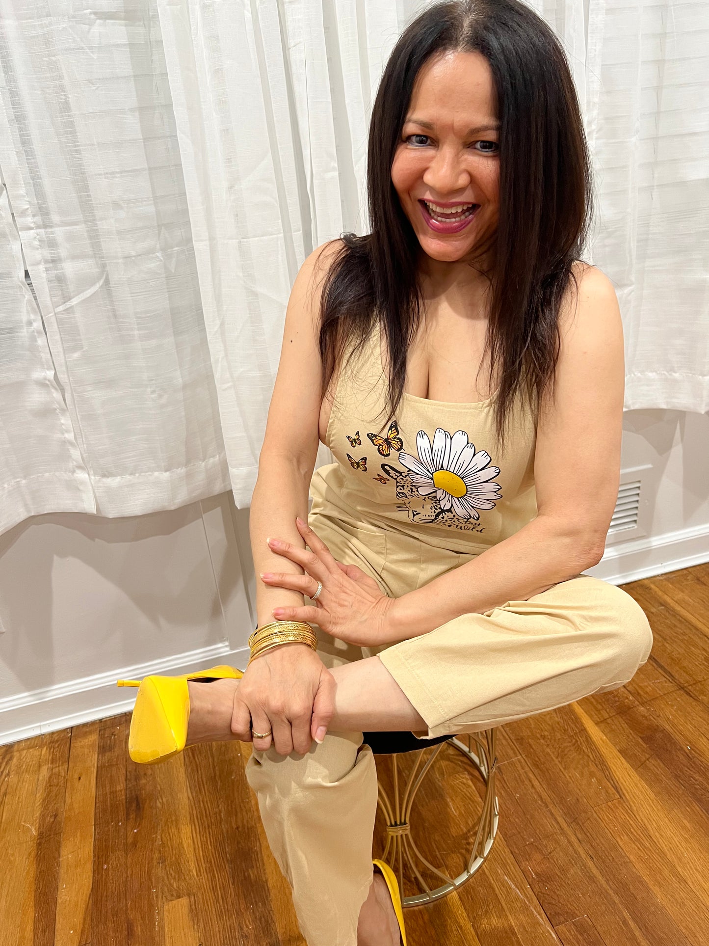 LONG OVERALL WITH POCKETS ON THE FRONT. SPOTTED JUNGLE CAT WITH DAISY FLOWER AND ELEGANT LEAPARD BUTTERFLIES.SPRING SUMMER, AND ALL OCCASIONS WEAR LONG OVERALLS WITH FRONT POCKETS, FRONT TOP IS A BEAUTUFUL LEAPARD THEME