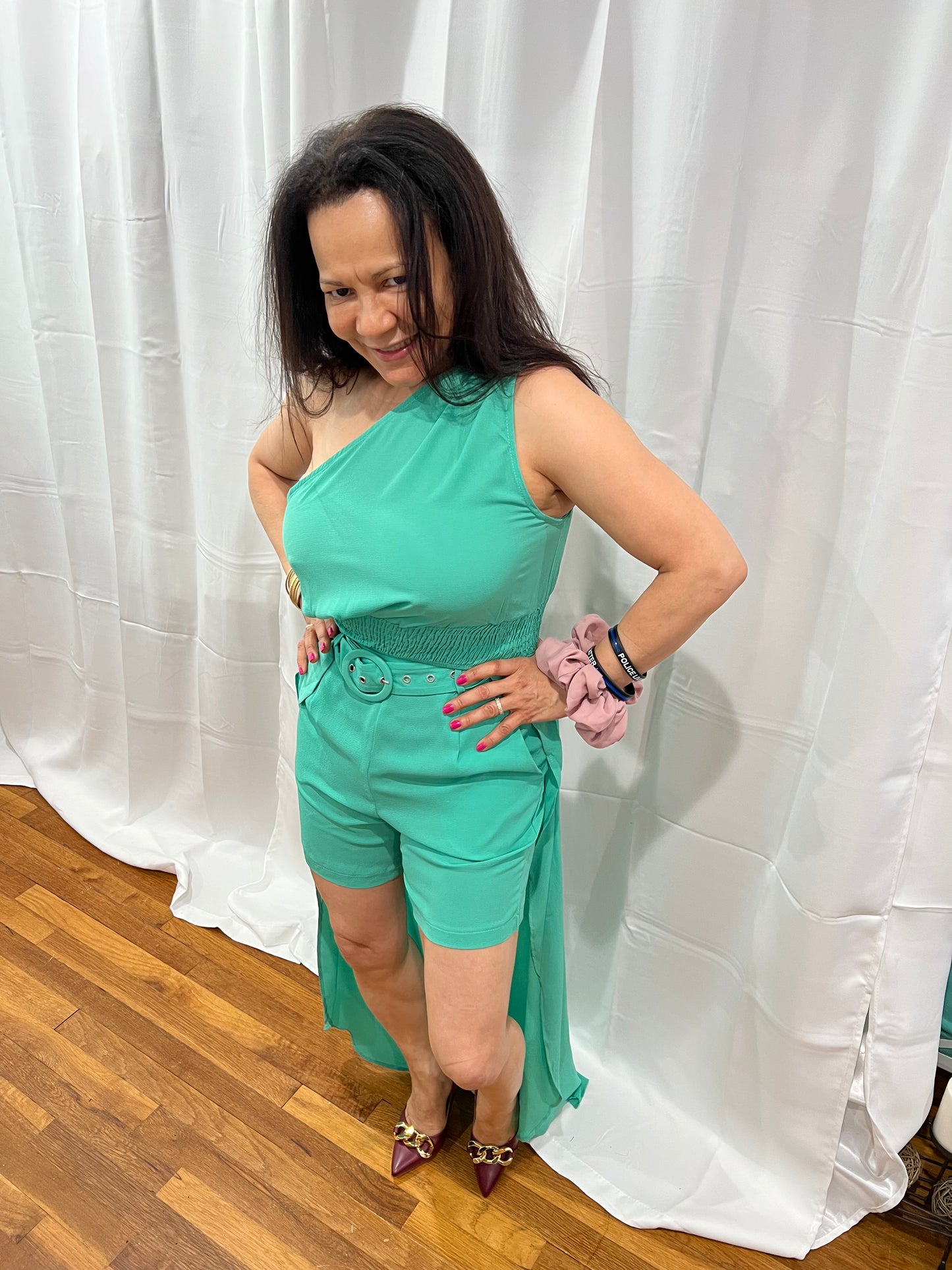 SHORTS PANTS SETS ONE SHOULDER BLAUSE NON-SLEEVE, TOP LONG ON THE BACK AND SHORT ON THE FRONT VERY LIGHT, BEAUTIFUL AND SOFT MATERIAL. ELEGANT GREAT FOR EVERY OCCATION, TRAVEL MUST.