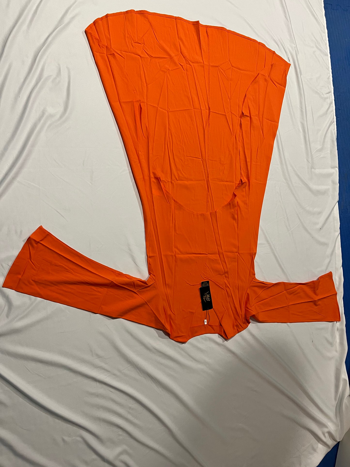 DRESS SHORT AT THE FRONT AND LONG ON THE BACK LONG SLEEVES. V-NECK /LIGHT