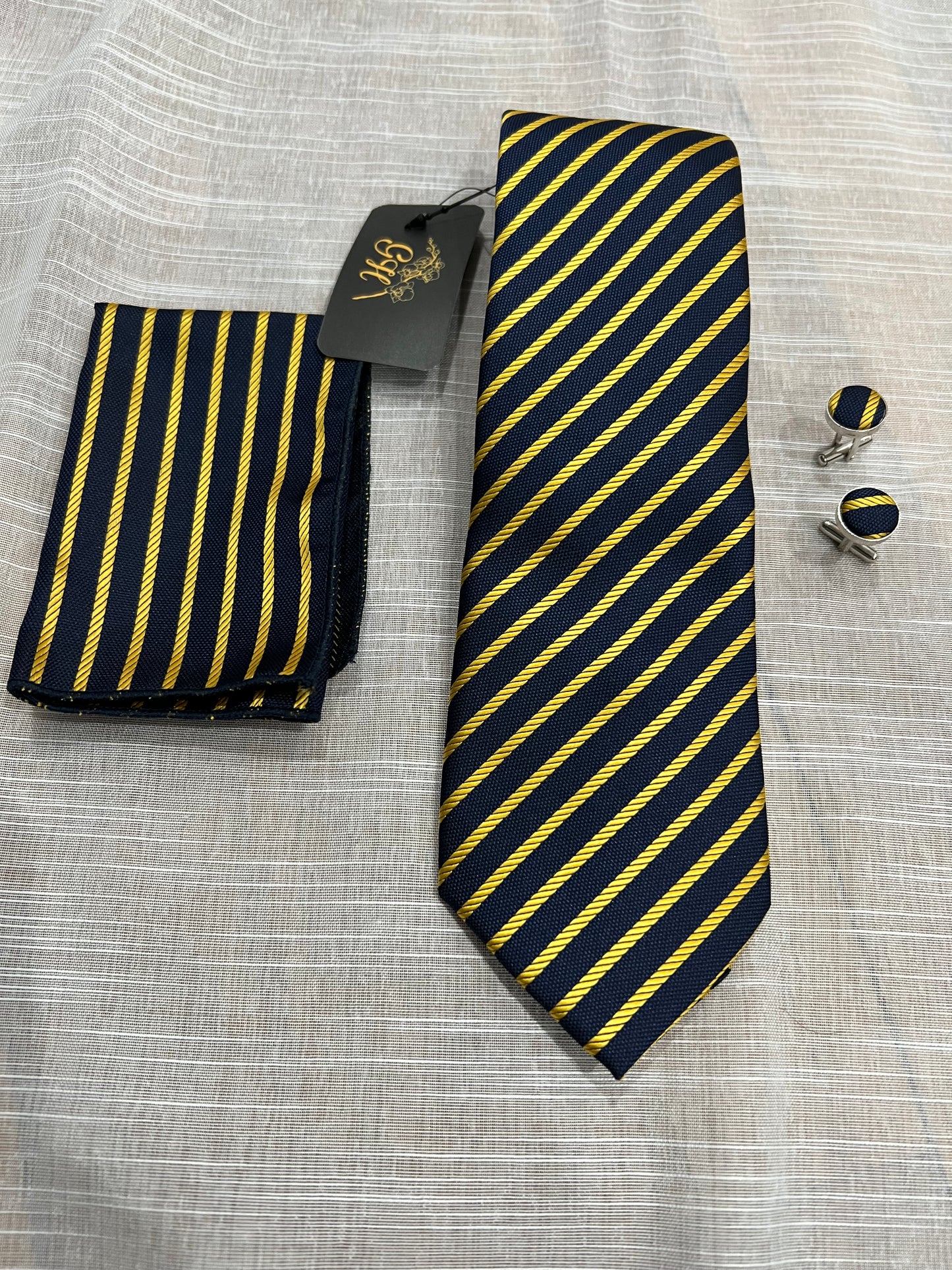 TIES SETS WITH MATCHING CUFFLINKS AND POCKET SQUARES, ELEGANT FOR ANY OCCASIONS. HANDS MADE. ACCESSOIES. BEAUTIFUL AND VIBRANT COLORS
