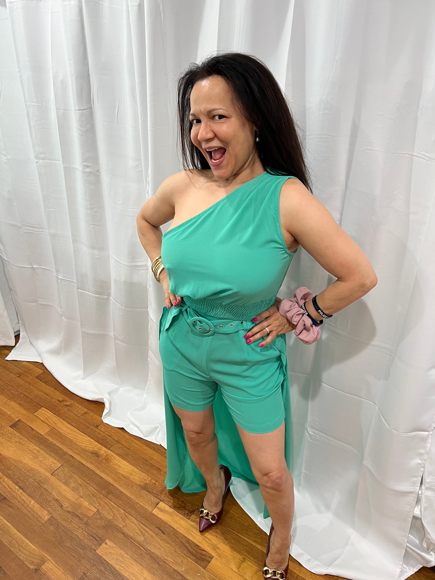 SHORTS PANTS SETS ONE SHOULDER BLAUSE NON-SLEEVE, TOP LONG ON THE BACK AND SHORT ON THE FRONT VERY LIGHT, BEAUTIFUL AND SOFT MATERIAL. ELEGANT GREAT FOR EVERY OCCATION, TRAVEL MUST.