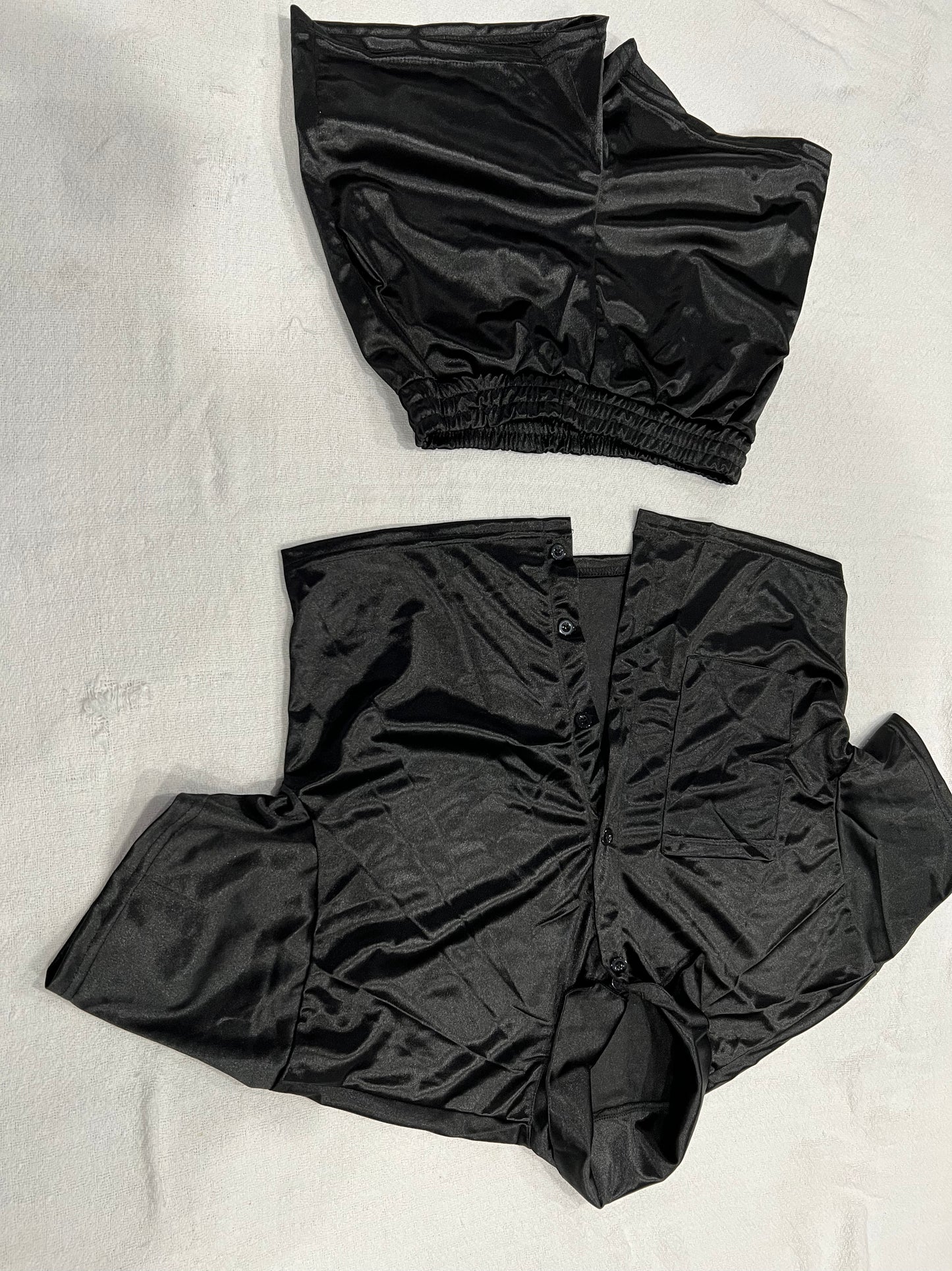 SHORT SETS, CASUAL, VACATIONS A PLUS. SHORT SLEEVE , ELEGANT TWO PIECE OUTFIT, POCKETS ON BOTH SIDES OF THE SHORT AND ONE POCKET ON THE TOP  A NEW LOOK, JUST FOR YOU! FIND YOURLOOK!