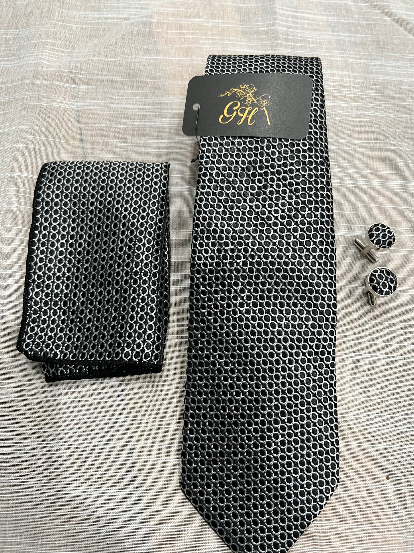 TIES SETS WITH MATCHING CUFFLINKS AND POCKET SQUARES, ELEGANT FOR ANY OCCASIONS. HANDS MADE. ACCESSOIES. BEAUTIFUL AND VIBRANT COLORS