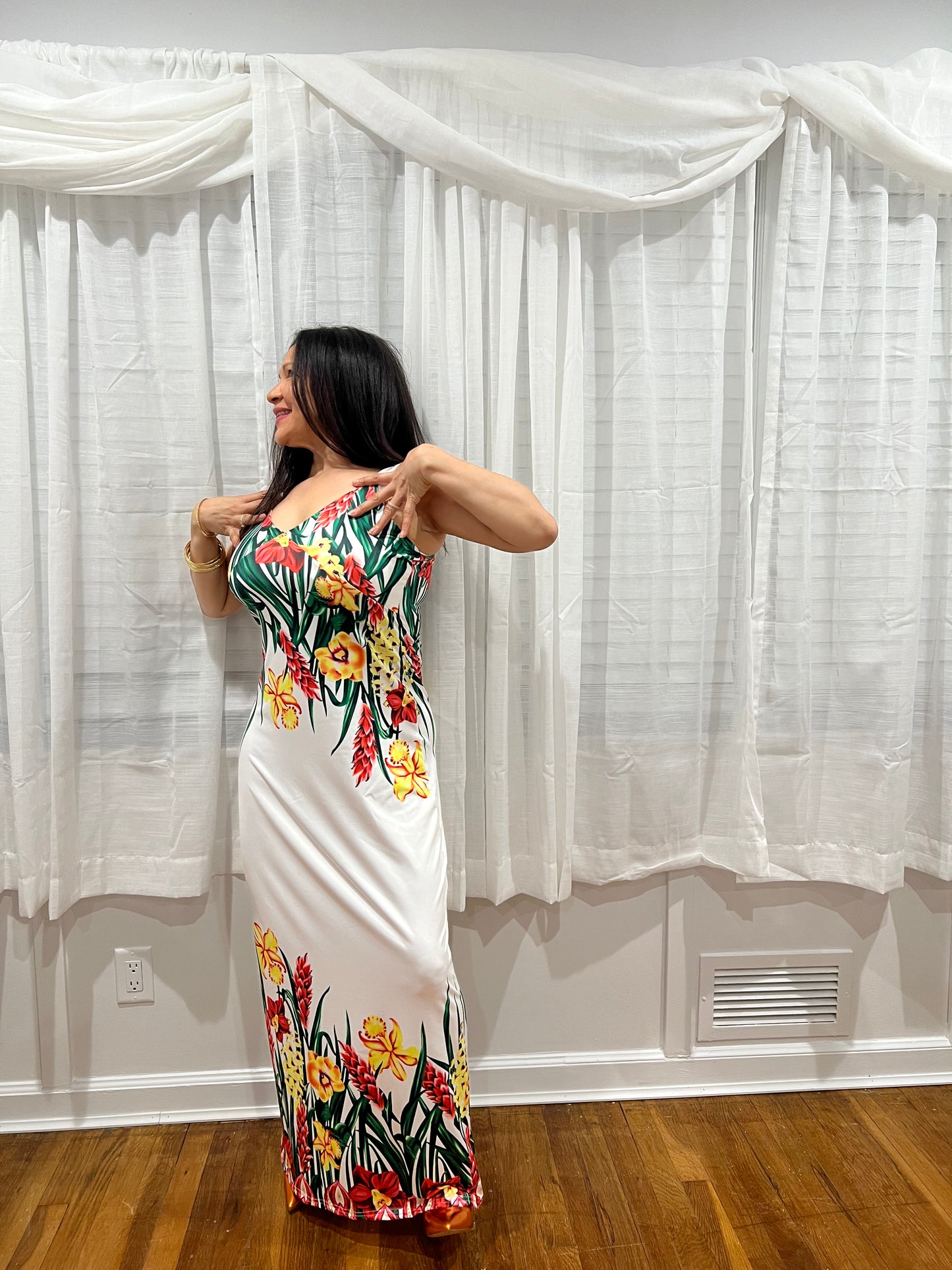 DRESS WHITE ELEGANT AND CASUAL, AND SOPHISTICATED DRESS