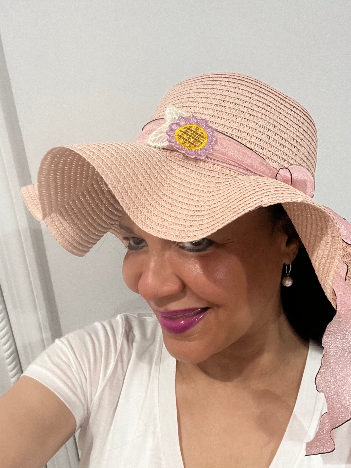 WOMEN SUMMER VACATIONS, FANCY HATS DIFFERENT COLORS AND VARIATIONS