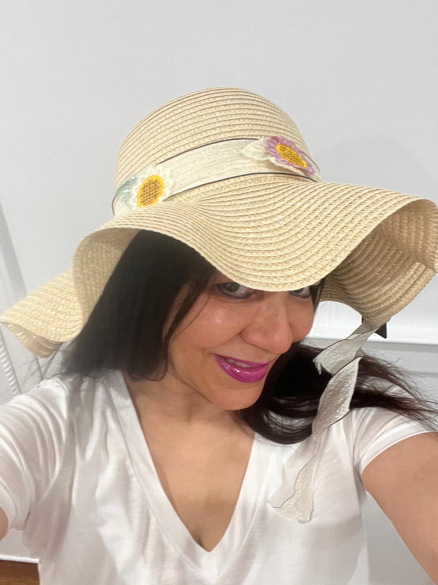 WOMEN SUMMER VACATIONS, FANCY HATS DIFFERENT COLORS AND VARIATIONS