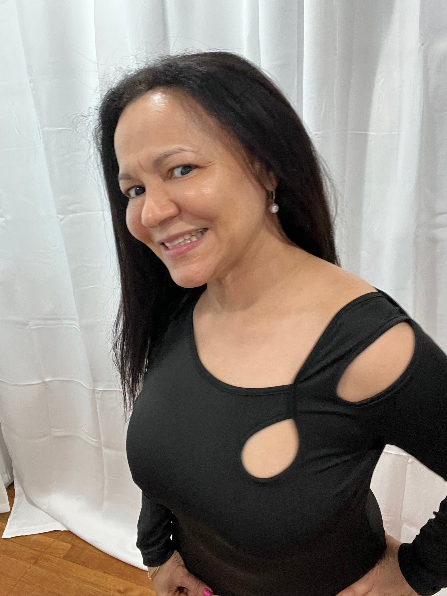 WOMEN TOP PULLOVERS WITH A BEAUTIFUL OPEN SHOULDER DESIGNED JUST FOR YOU! LONG SLEEVE WOMEN ! MUST HAS THIS SOPHISTICATED BLAUSE IN YOUR COLLECTION.