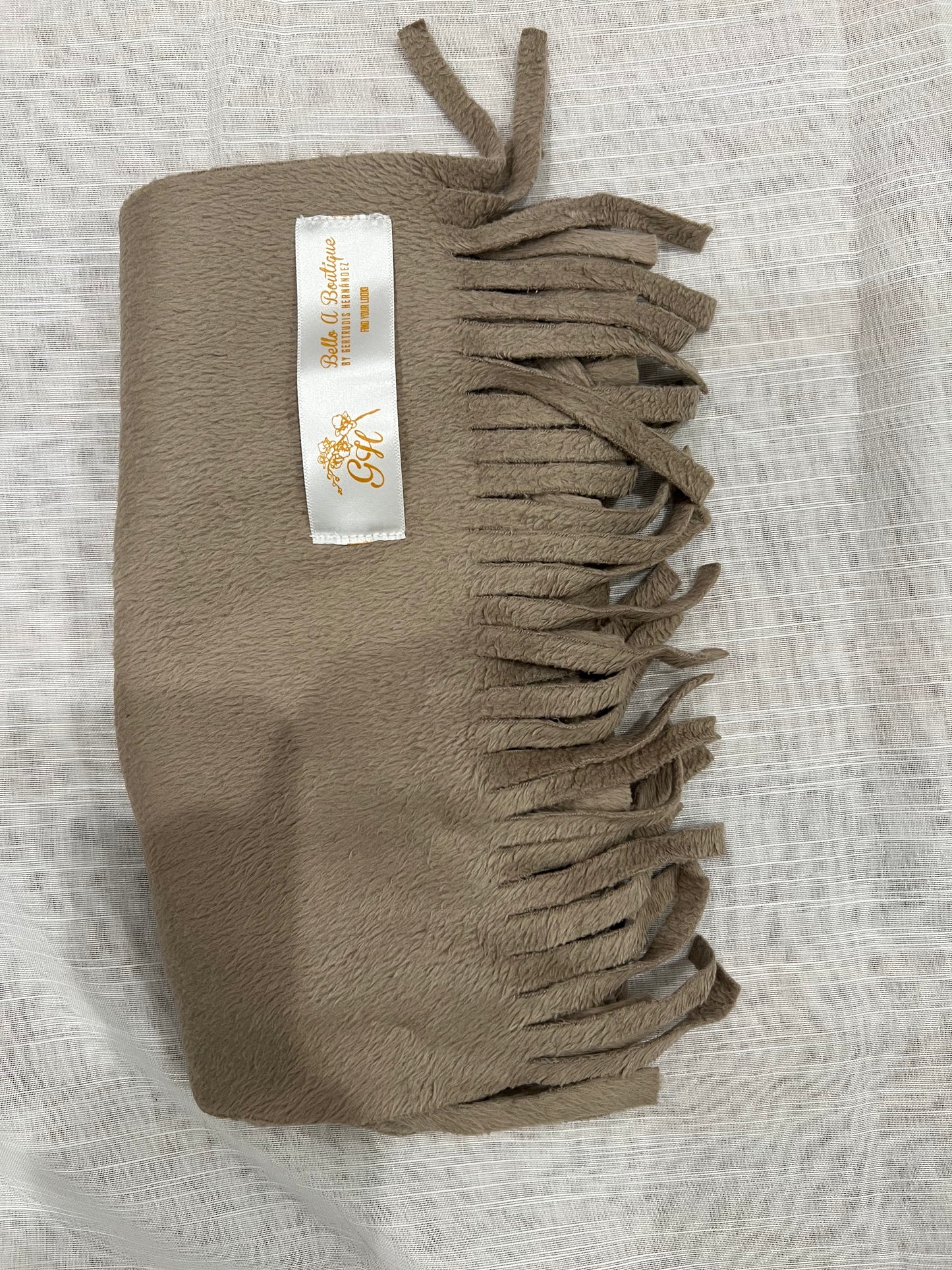 WARM SCARVES, BEAUTIFUL COLORS AND SOFTWOOL MATERIALS, GREAT FOR TRAVELING, WINTER, VACATIONS ETC.