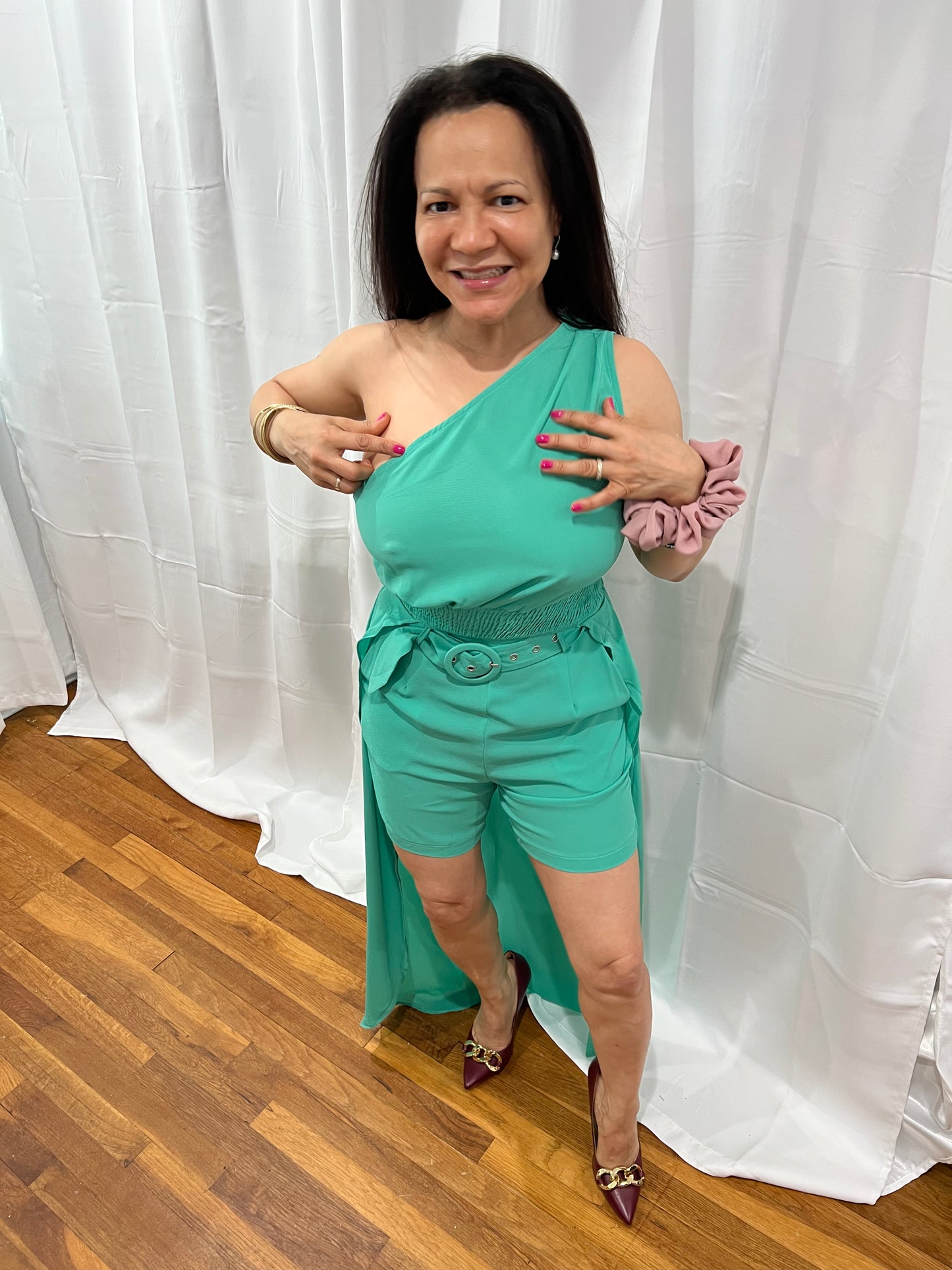 SHORTS PANTS SETS ONE SHOULDER BLAUSE NON-SLEEVE, TOP LONG ON THE BACK AND SHORT ON THE FRONT VERY LIGHT, BEAUTIFUL AND SOFT MATERIAL. ELEGANT GREAT FOR EVERY OCCATION, TRAVEL MUST.