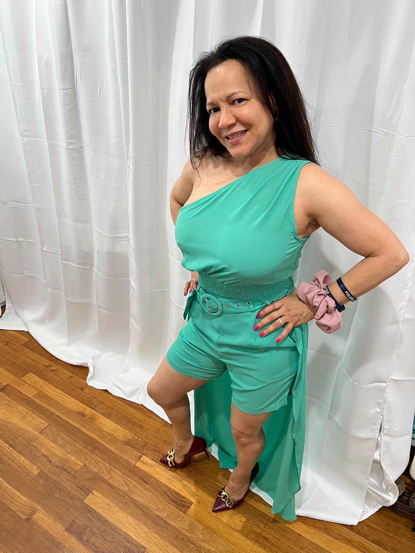 SHORTS PANTS SETS ONE SHOULDER BLAUSE NON-SLEEVE, TOP LONG ON THE BACK AND SHORT ON THE FRONT VERY LIGHT, BEAUTIFUL AND SOFT MATERIAL. ELEGANT GREAT FOR EVERY OCCATION, TRAVEL MUST.