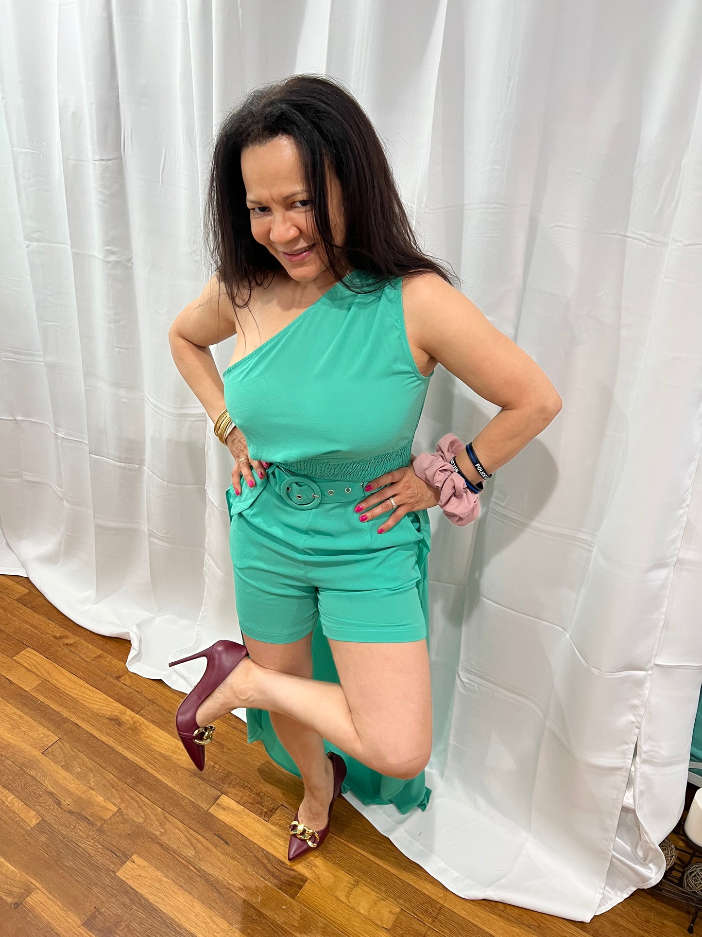 SHORTS PANTS SETS ONE SHOULDER BLAUSE NON-SLEEVE, TOP LONG ON THE BACK AND SHORT ON THE FRONT VERY LIGHT, BEAUTIFUL AND SOFT MATERIAL. ELEGANT GREAT FOR EVERY OCCATION, TRAVEL MUST.