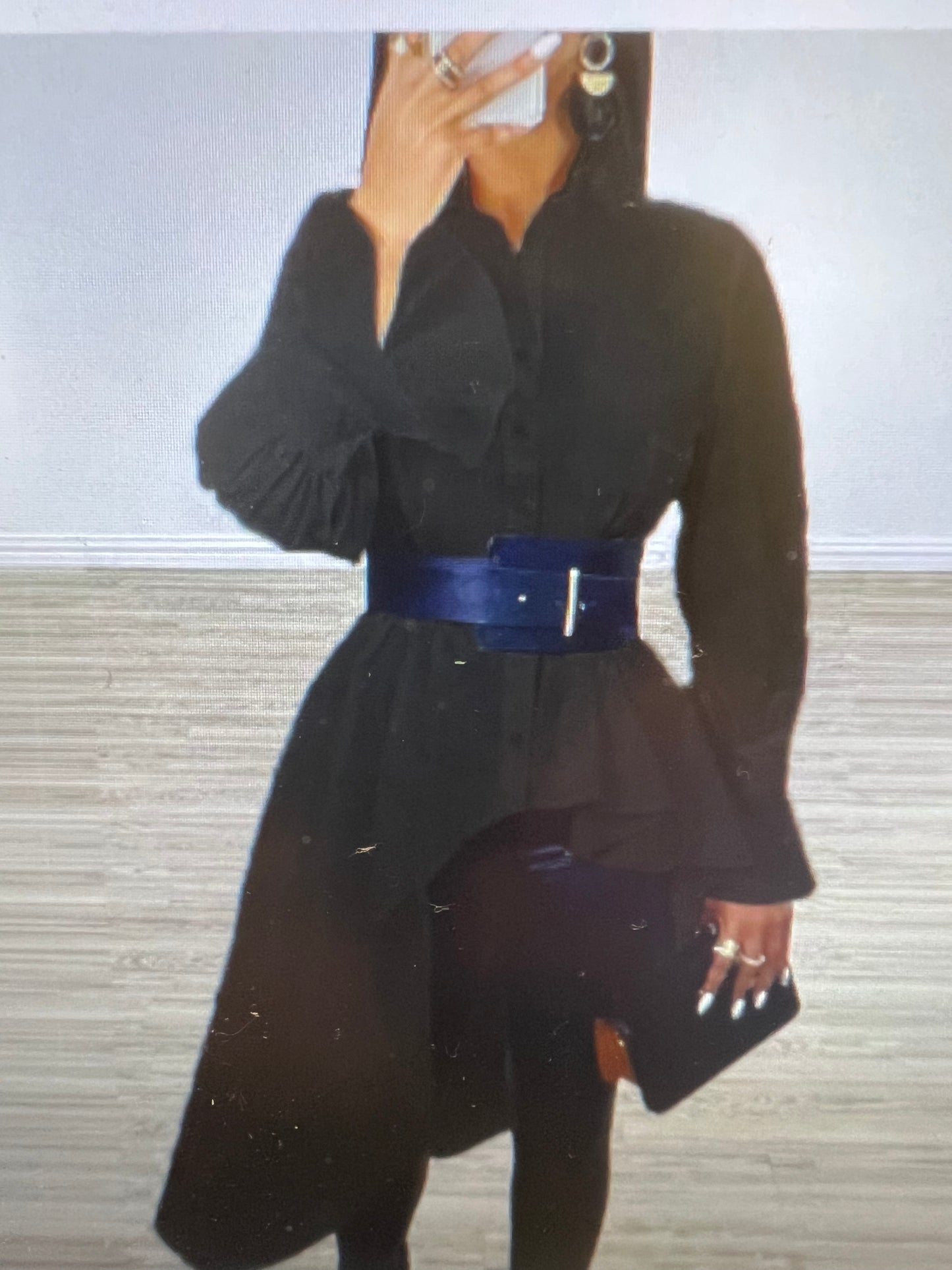 SHIRT WHITE BOTTONS DON SHIRT LONG ON THE BACK AND SHORT ON THE FRONT. LONG SLEEVE AN AMAZING LOOK, FOR ANY OCCOSION, ALL YEAR AROUND, GREAT FOR TRAVELING AS WELL.