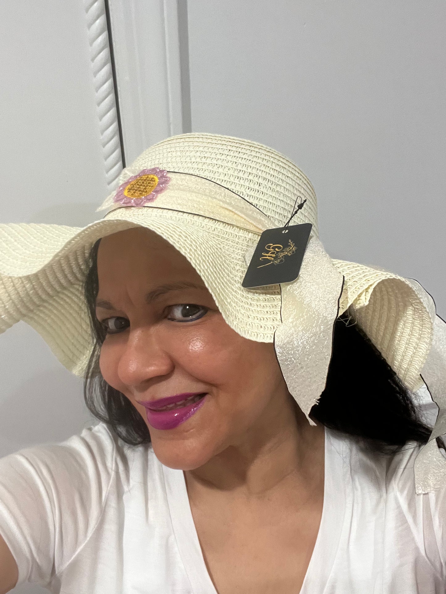 WOMEN SUMMER VACATIONS, FANCY HATS DIFFERENT COLORS AND VARIATIONS