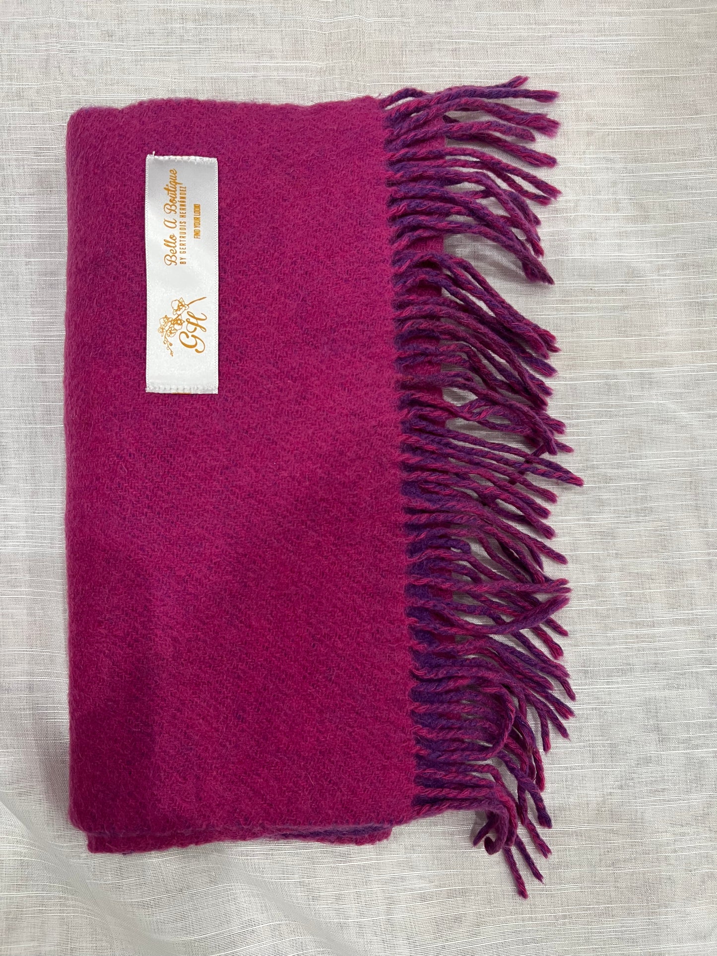 WARM SCARVES, BEAUTIFUL COLORS AND SOFTWOOL MATERIALS, GREAT FOR TRAVELING, WINTER, VACATIONS ETC.