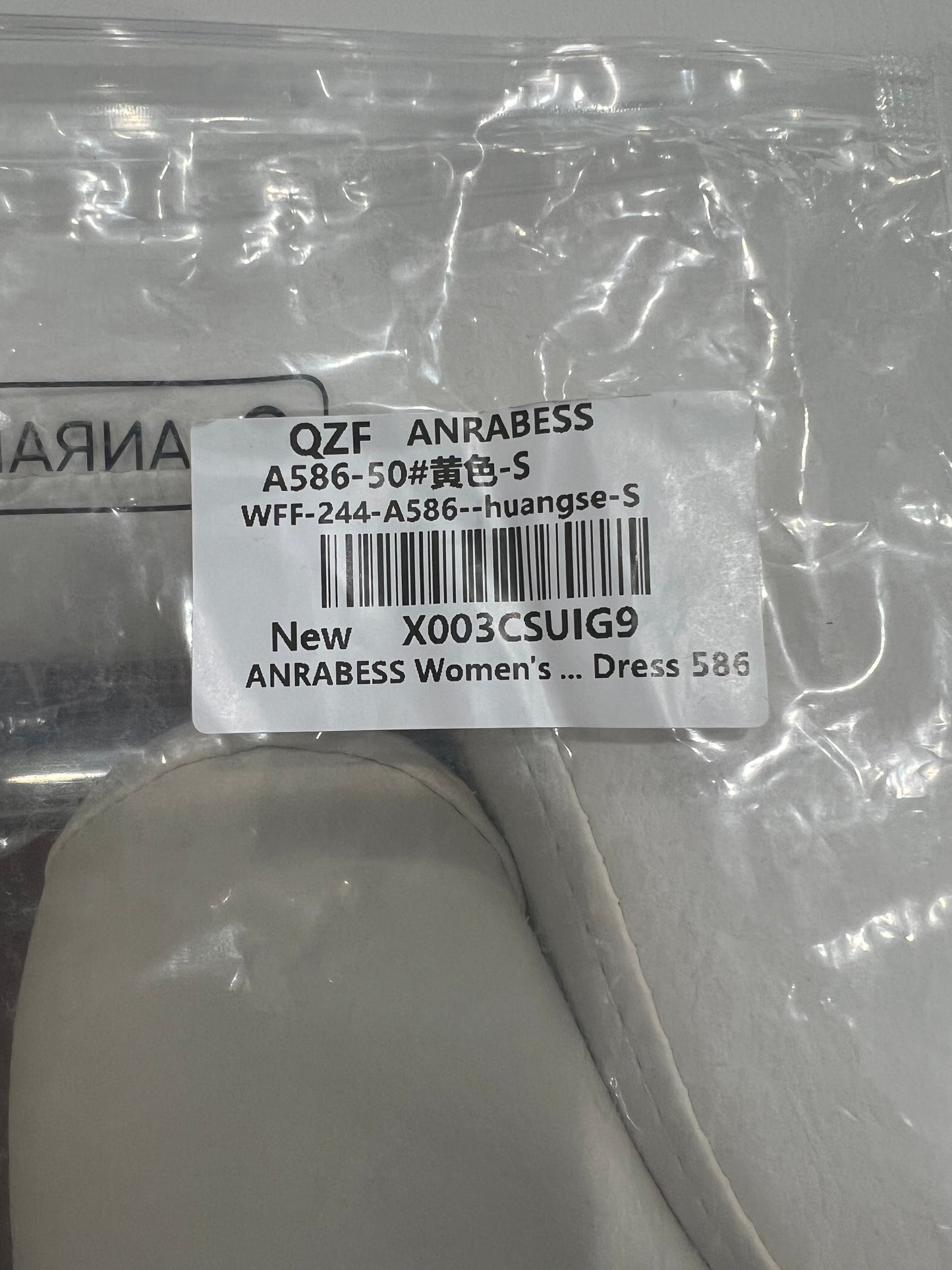 WARM SCARVES, BEAUTIFUL COLORS AND SOFTWOOL MATERIALS, GREAT FOR TRAVELING, WINTER, VACATIONS ETC.