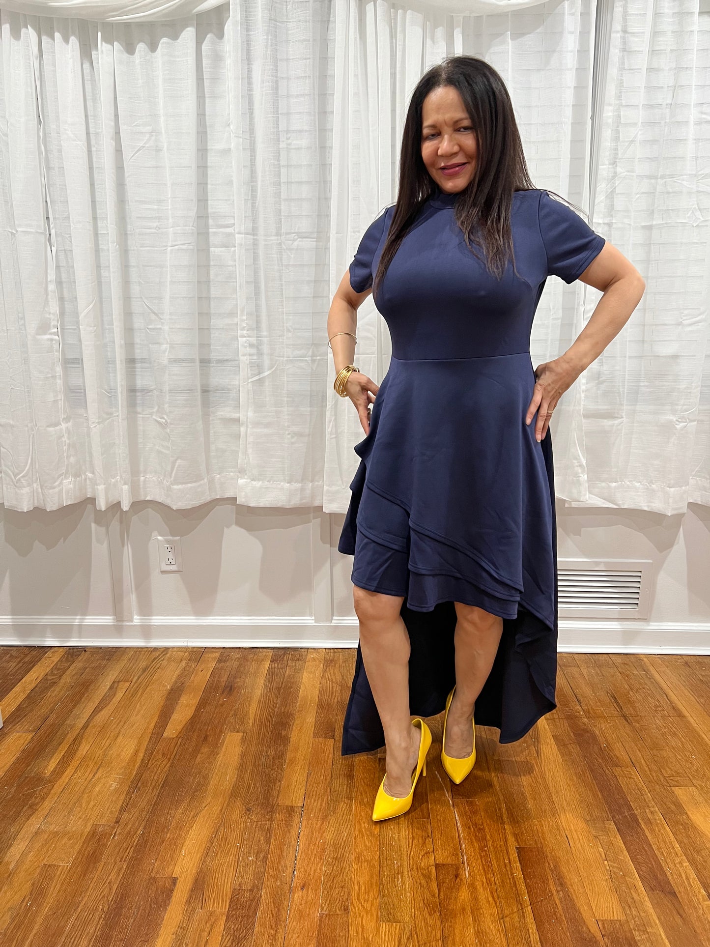 DRESS SPRING SUMMER, WINTER AND ALL YEAR AROUND DRESS. DARK BLUE. LONG ON THE BACK AND SHORT AT THE FRONT. SHORT SLEEVE.CONFORTABLE.