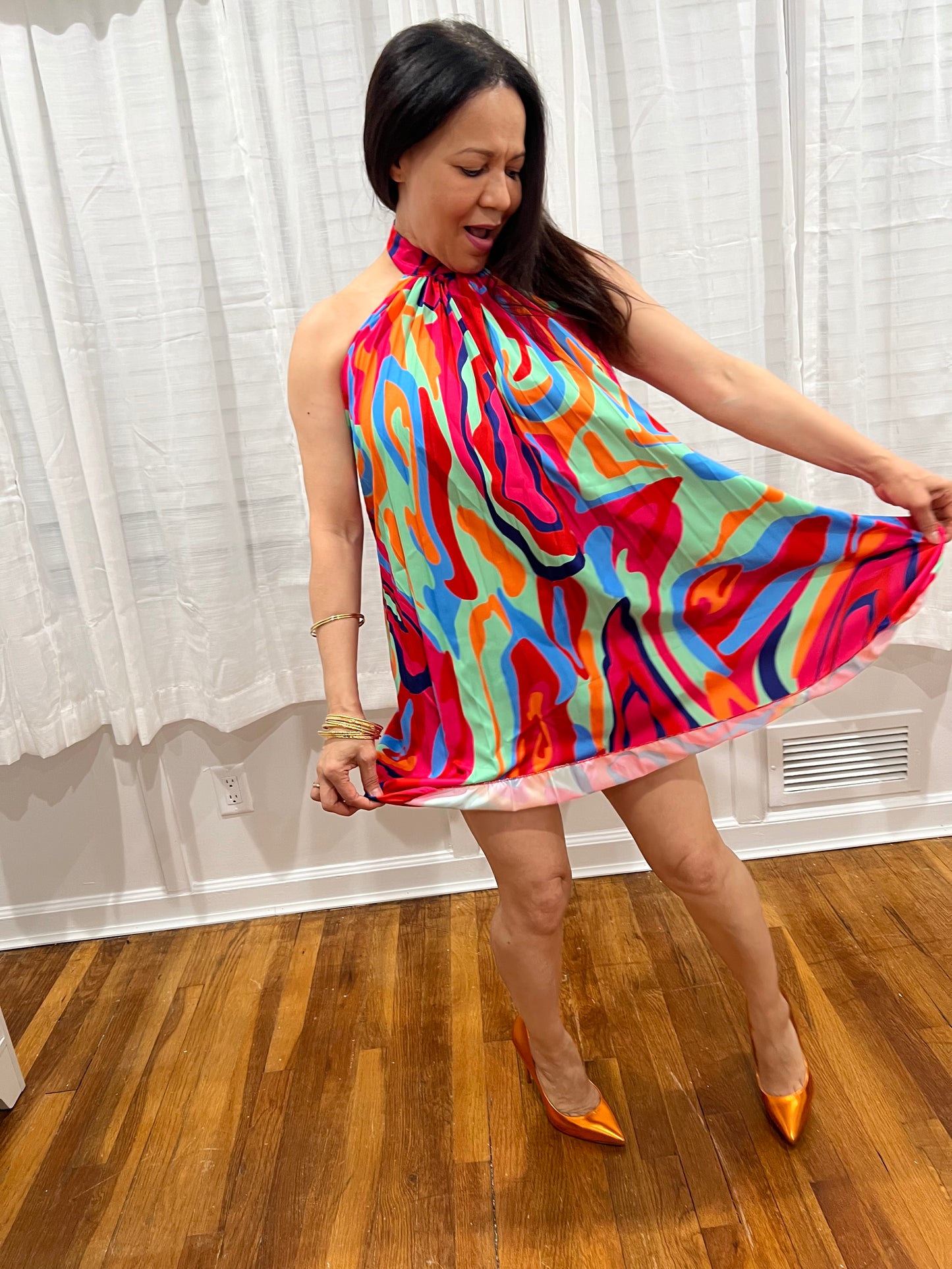 DRESS SHORT SPRING SUMMER SHORT DRESS OPEN BACK NON-SLEEVE, ELEGANT GREAT FOR ANY OCCASION, TRAVELING A MUST, SWEET COMBINATION OF TWO COLORS, GREY AND LIME GREEN.