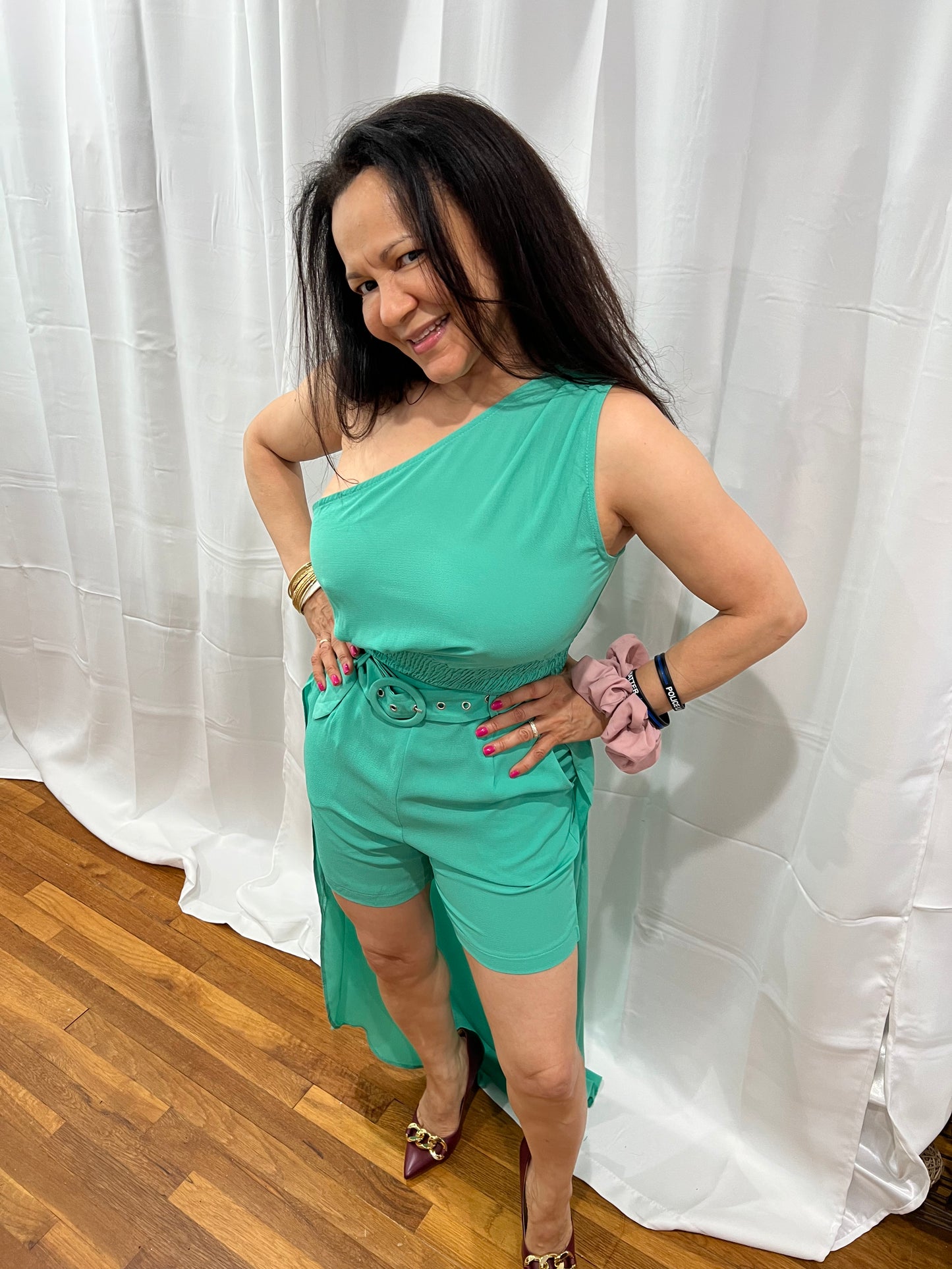 SHORTS PANTS SETS ONE SHOULDER BLAUSE NON-SLEEVE, TOP LONG ON THE BACK AND SHORT ON THE FRONT VERY LIGHT, BEAUTIFUL AND SOFT MATERIAL. ELEGANT GREAT FOR EVERY OCCATION, TRAVEL MUST.