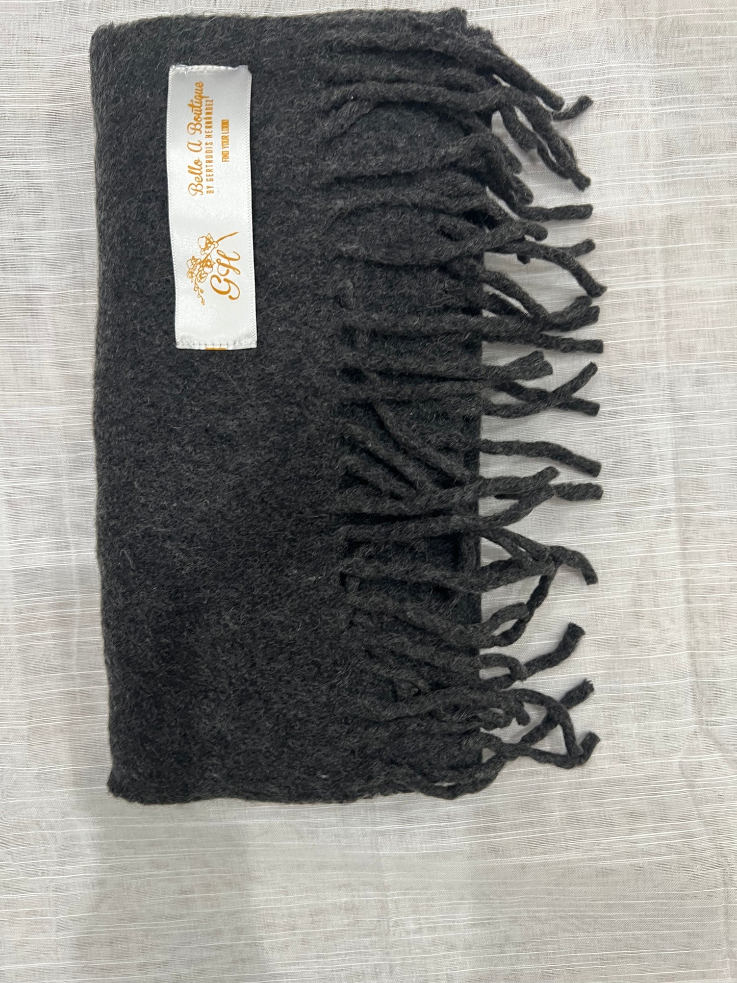 WARM SCARVES, BEAUTIFUL COLORS AND SOFTWOOL MATERIALS, GREAT FOR TRAVELING, WINTER, VACATIONS ETC.