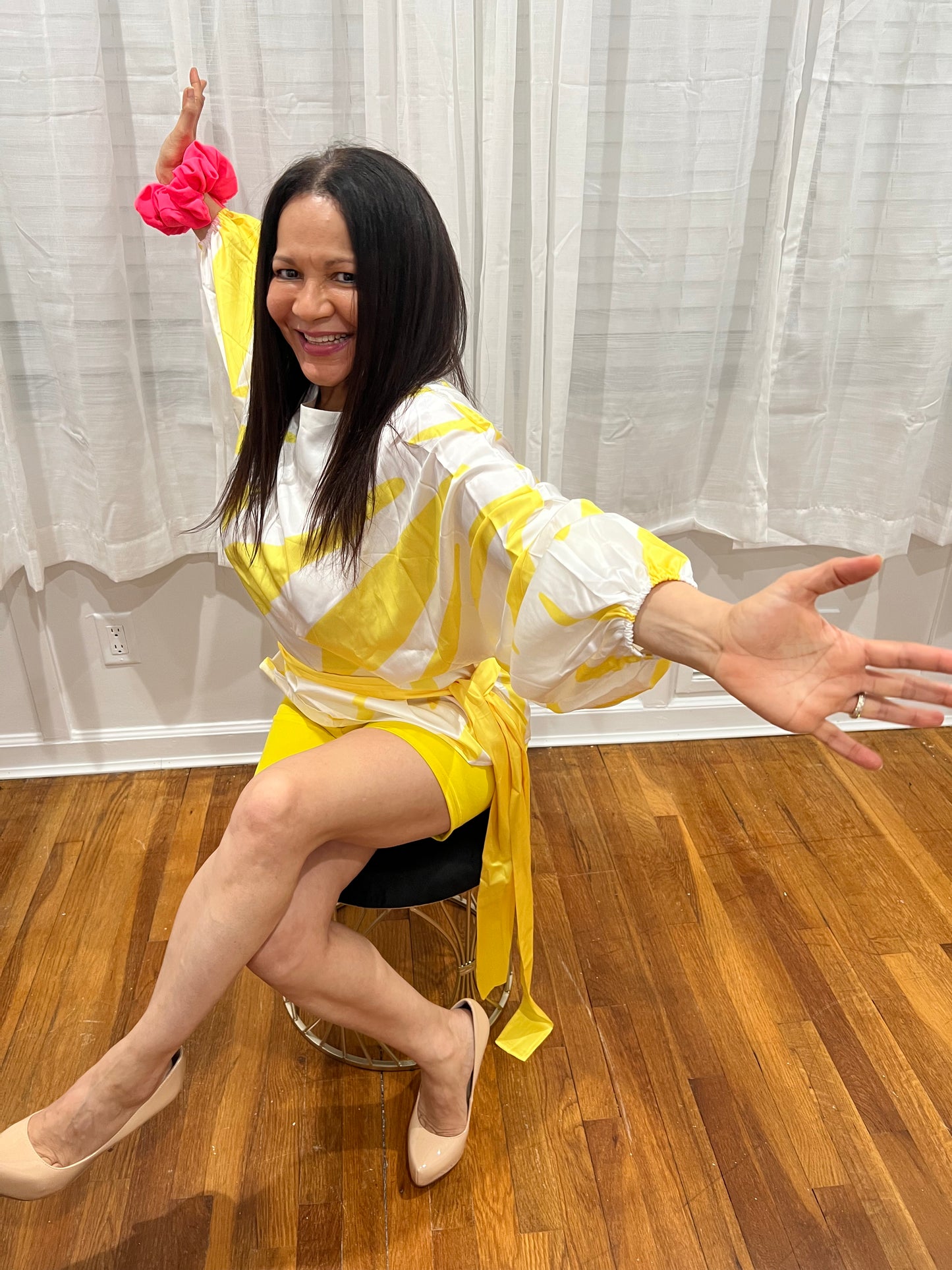 SHORT PANTS SETS SILK YELLOW AND WITH WHITE FOR ANY TIME ANY OCCASION. FEEL SEXY AND SOPHISTICATED AT THE SAME TIME.