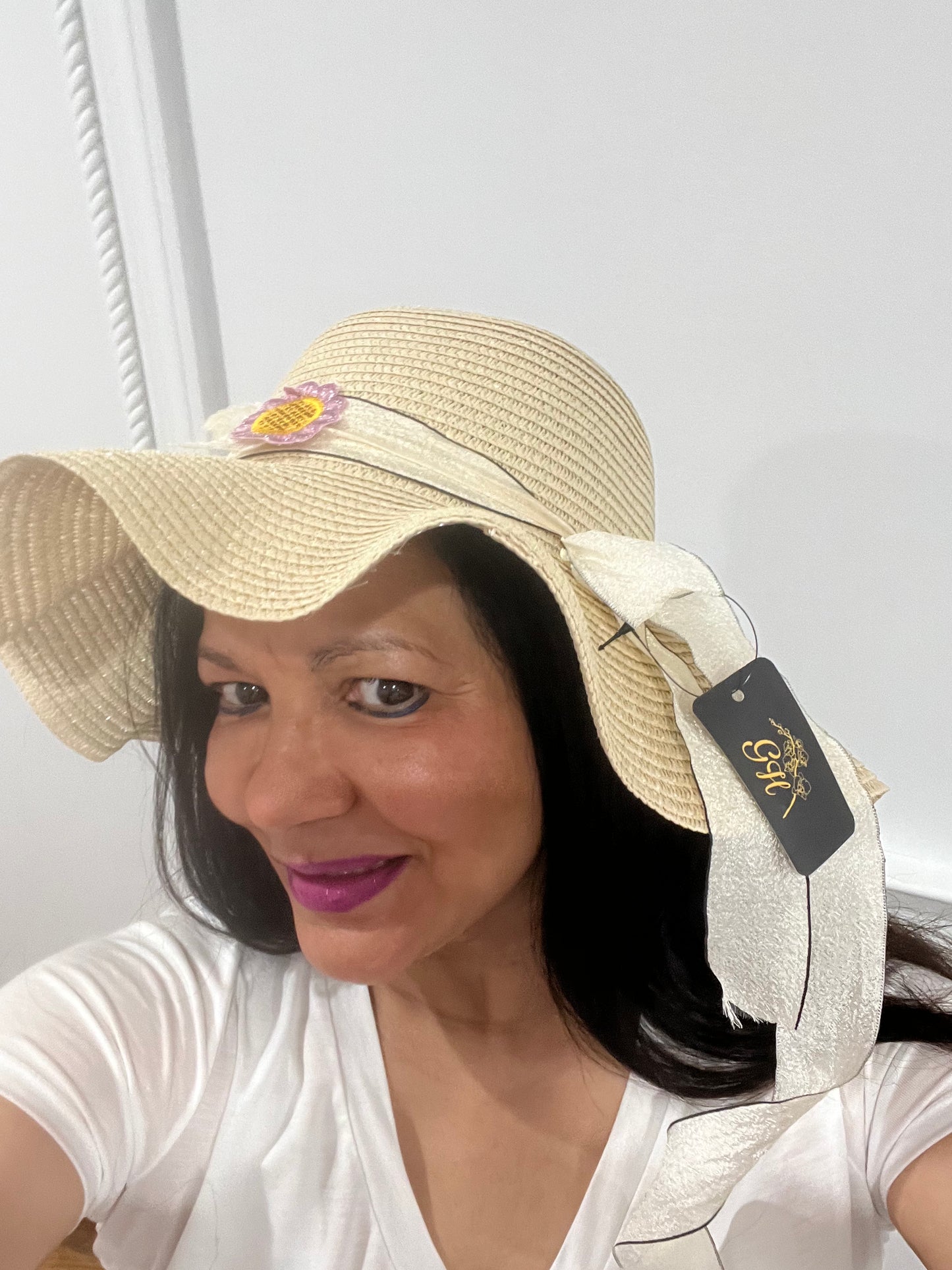 WOMEN SUMMER VACATIONS, FANCY HATS DIFFERENT COLORS AND VARIATIONS